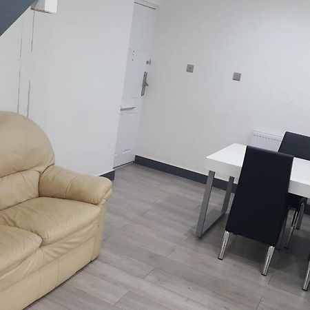 Homestay In Birmingham Sleeps 8 - Free Parking & Wifi Bagian luar foto