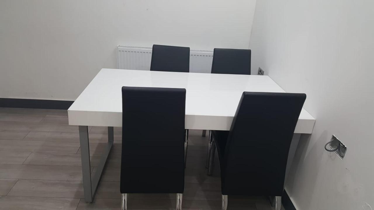 Homestay In Birmingham Sleeps 8 - Free Parking & Wifi Bagian luar foto