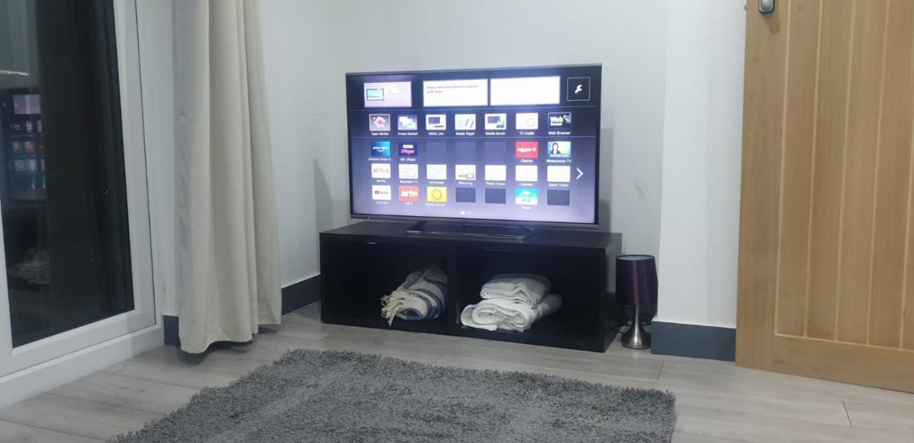 Homestay In Birmingham Sleeps 8 - Free Parking & Wifi Bagian luar foto